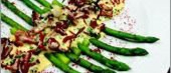 Спаржа на пару с соусом Горгонзола