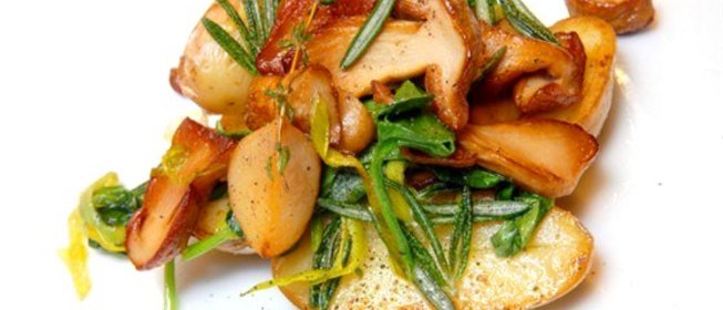 Лесные грибы в сливочном масле, шерри и лимоне