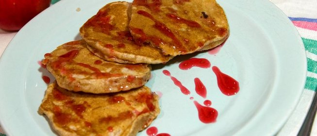 Оладьи из цельнозерновой муки с яблоками