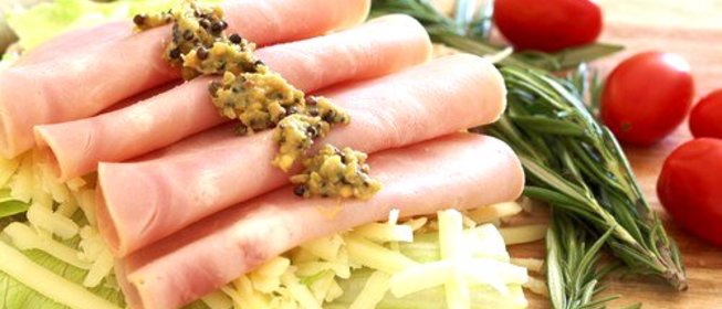 Ветчина с соусом из горчицы и петрушки