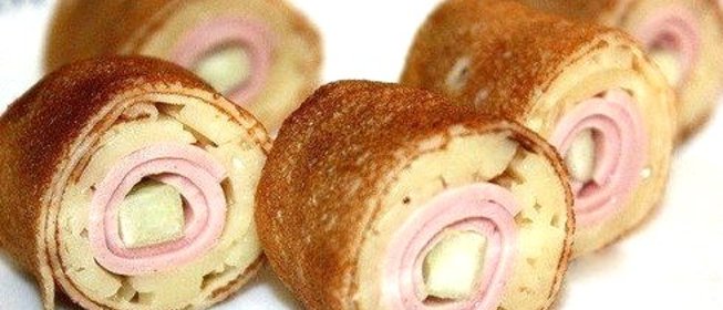 Блинчики с колбасой и сыром