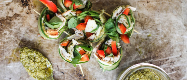 Закуска с огурцом и копченой индейкой