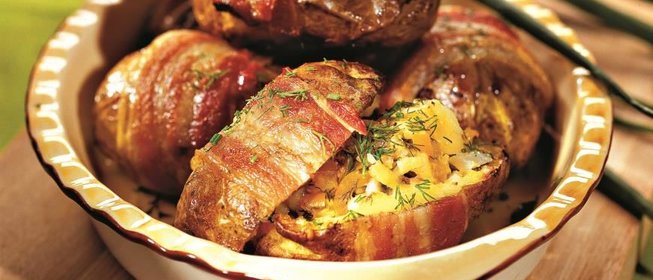 Фаршированный картофель в беконе