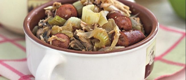 Быстрое рагу из курицы с колбасками