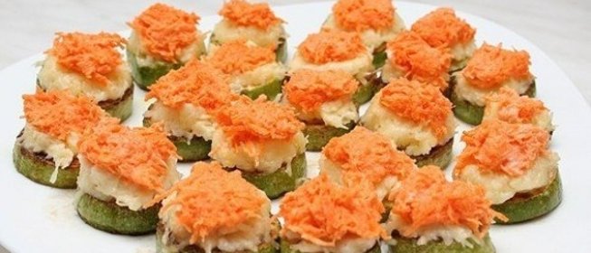 Кабачки с морковкой и чесноком