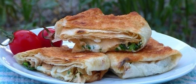 Лаваш с сыром и зеленью