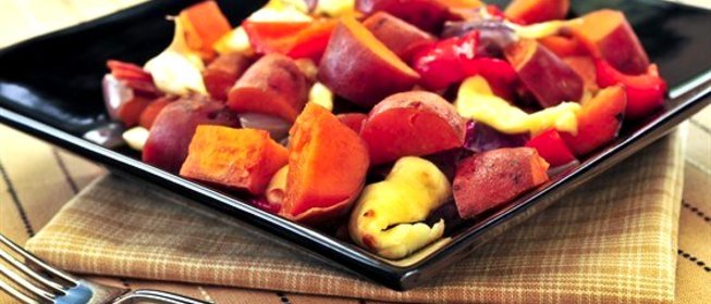 Красный картофель с перцем и сыром