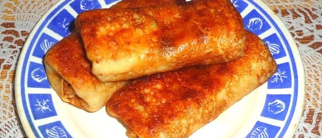 Блинные рулетики с рисом и колбасой