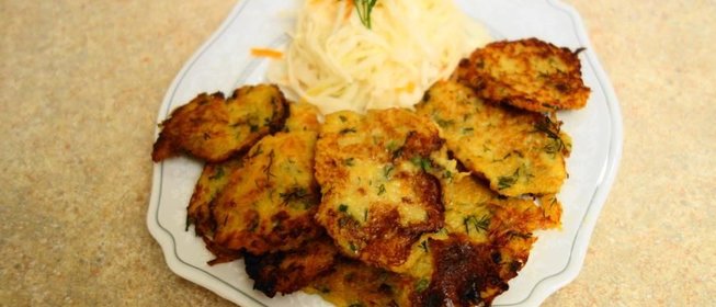 Картофельные оладьи с квашеной капустой