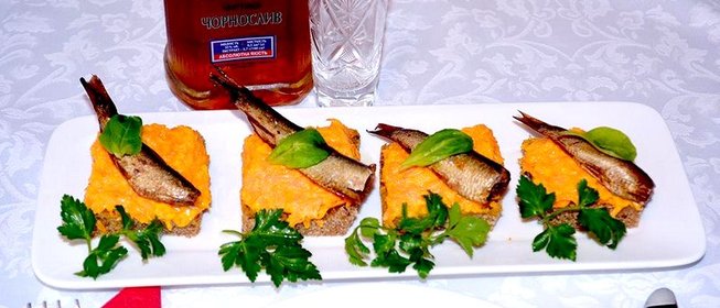 Канапе со шпротами