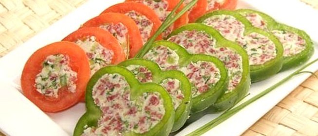 Медальоны из перцев и помидоров