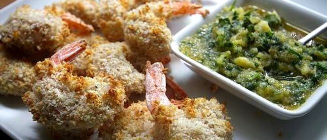 Креветки в кокосовой панировке с ананасовой сальсой