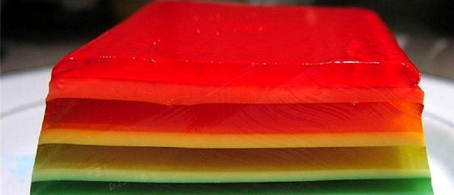 Разноцветное слоеное желе