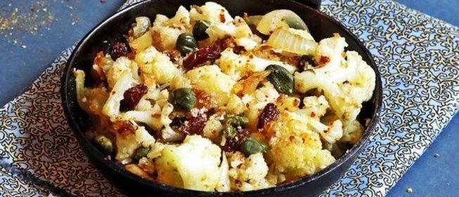 Цветная капуста с изюмом и каперсами