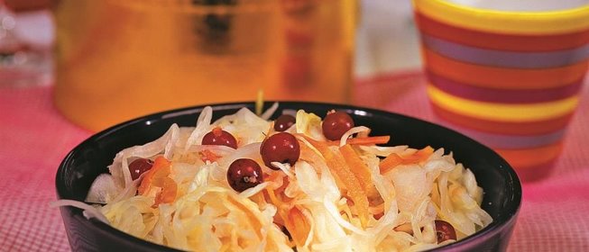 Квашеная капуста с клюквой