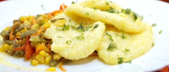 Перец фаршированный брынзой, маслом и чесноком