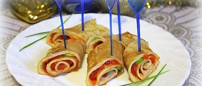 Блинные рулетики с красной икрой
