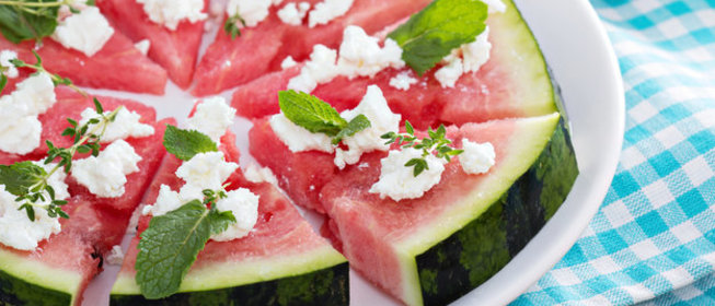 Арбуз с сыром фета и бальзамическим уксусом