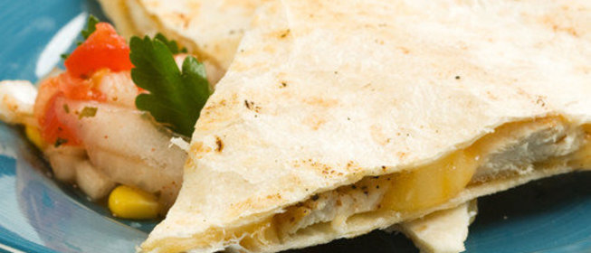 Кесадилья с курицей и шпинатом