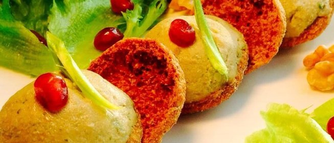 Закуска из фасоли с грецкими орехами и черемшой