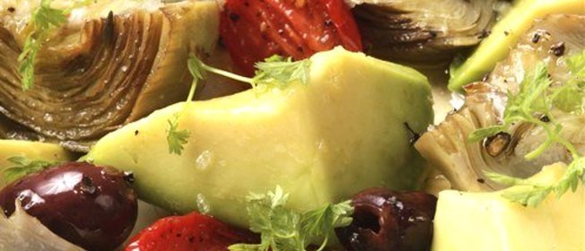 Молодые артишоки с авокадо, таджарскими оливками и томатами «Дотерно»