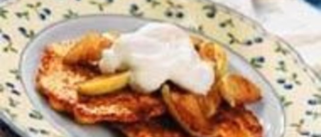 Блины по-нормандски с фламбированными яблоками и кальвадосом