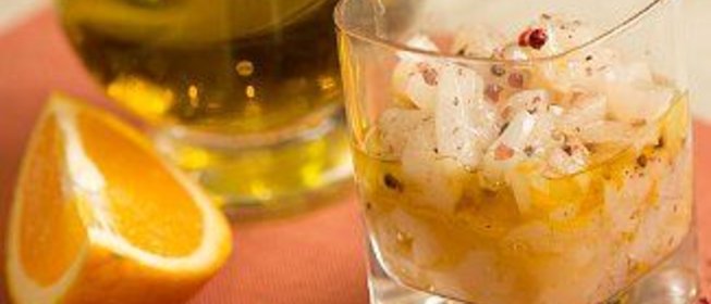 Тартар из морского гребешка с апельсином и жгучим перцем