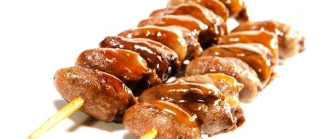 Куриные сердца и печень на шпажках