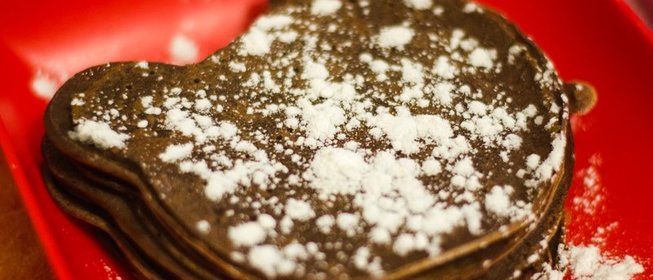 Шоколадные блины с медом