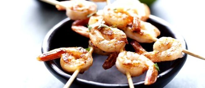 Кокосово-лаймовые острые шашлычки из креветок