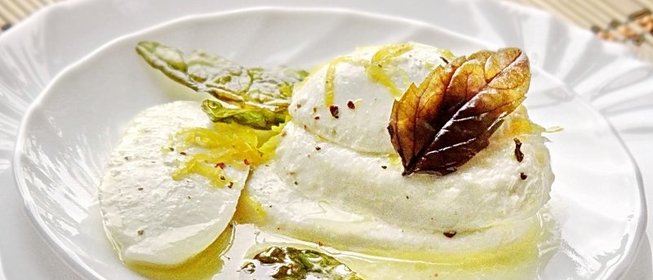 Лимонная моцарелла с хрустящим базиликом