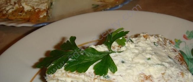 Блинный сметанный торт с брынзой