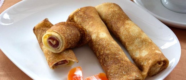 Фруктовые блины с персиковым повидлом