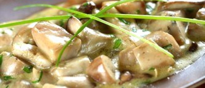 Тушеные грибы в соусе из сидра