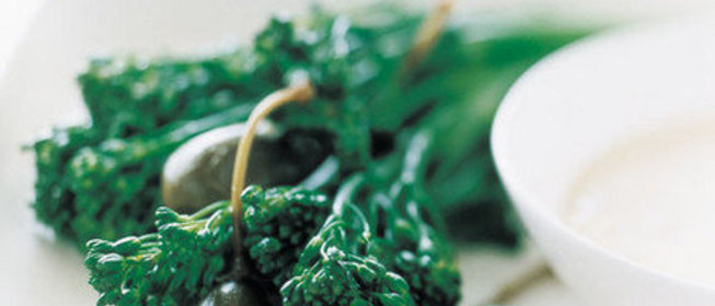 Брокколи на пару с каперсовым майонезом