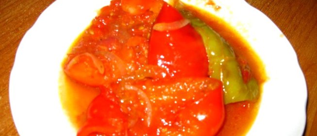Перец жареный в томатном соусе