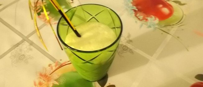 Коктейль молочный с бананом и мёдом