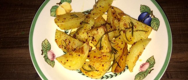 Картофель запеченный с розмарином