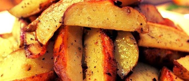 Хрустящие картофельные дольки в специях