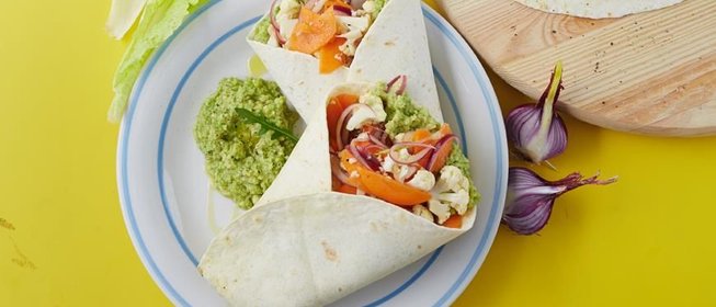 Авокадо и овощи, маринованные в остром цитрусовом маринаде