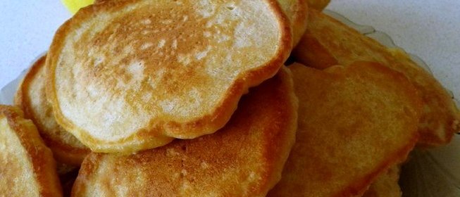 Яблочные оладьи на сыворотке