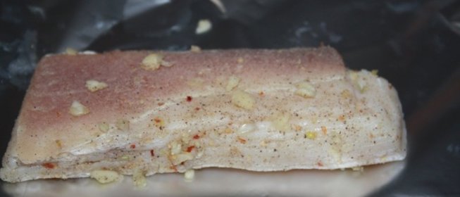 Вкусное домашнее сало с чесноком и белым перцем