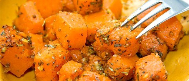 Тушеная тыква с травами