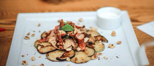 Баклажаны в томатном соусе с чесноком