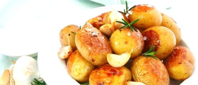 Запеченный картофель с чесноком