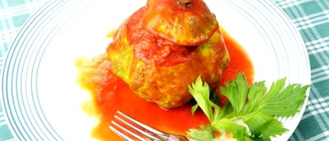 Фаршированные кабачки в томатном соусе