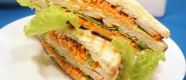 Сэндвич с копченой курицей