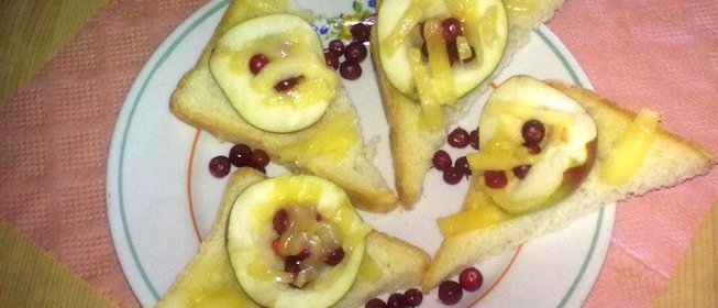 Тосты с сыром и фруктами