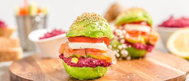 Сэндвич с авокадо и лососем