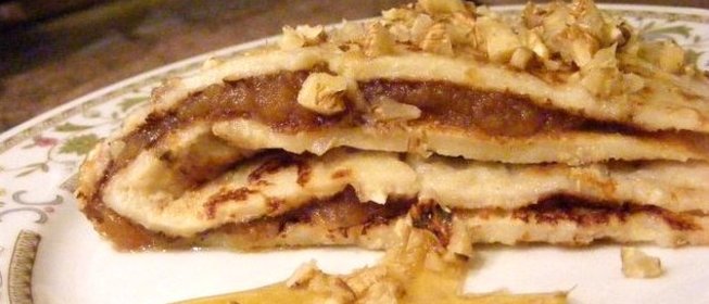 Блины с мёдом и орехами